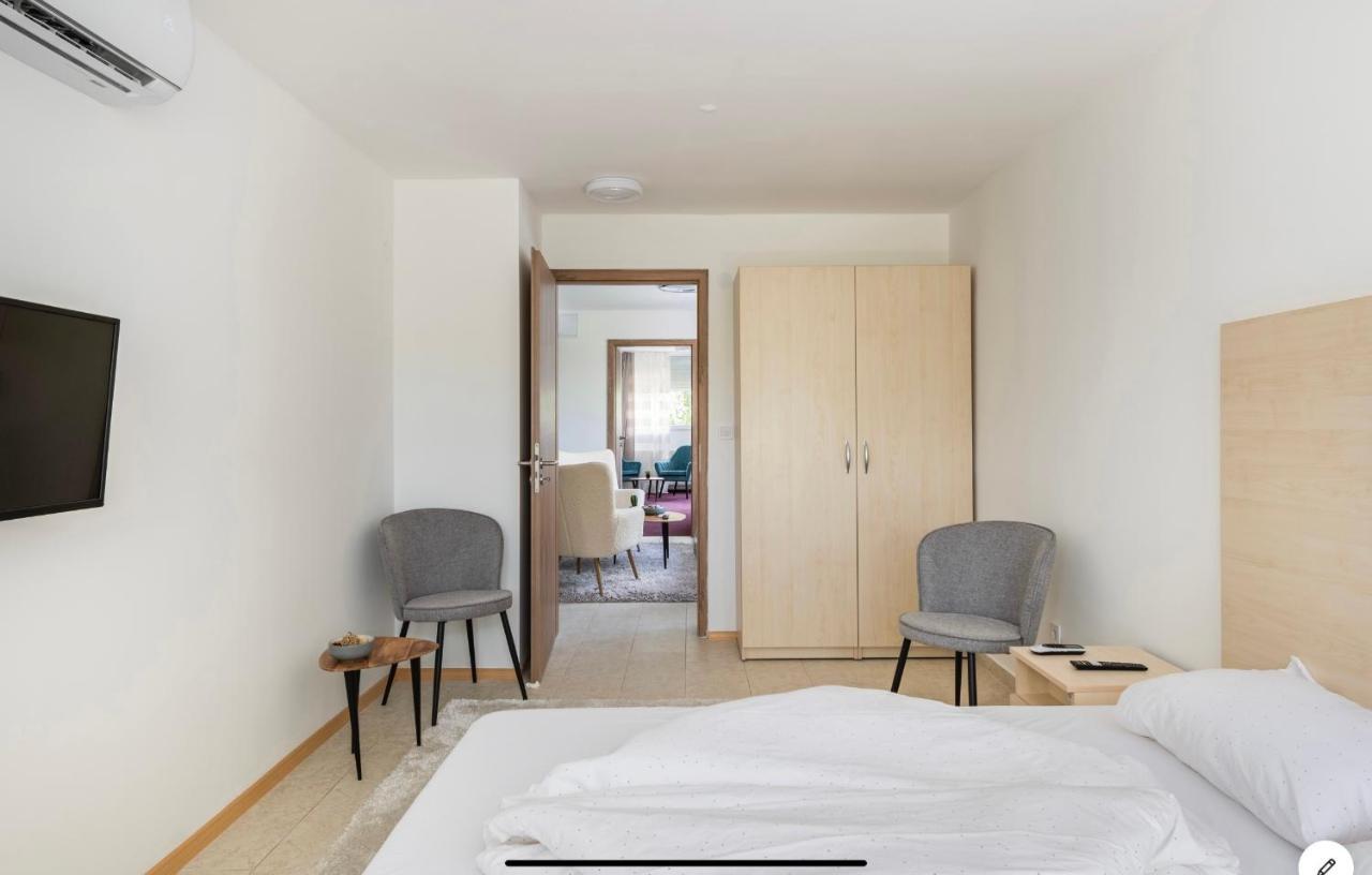 Sinus Premium Aparthotel Сиофок Екстериор снимка