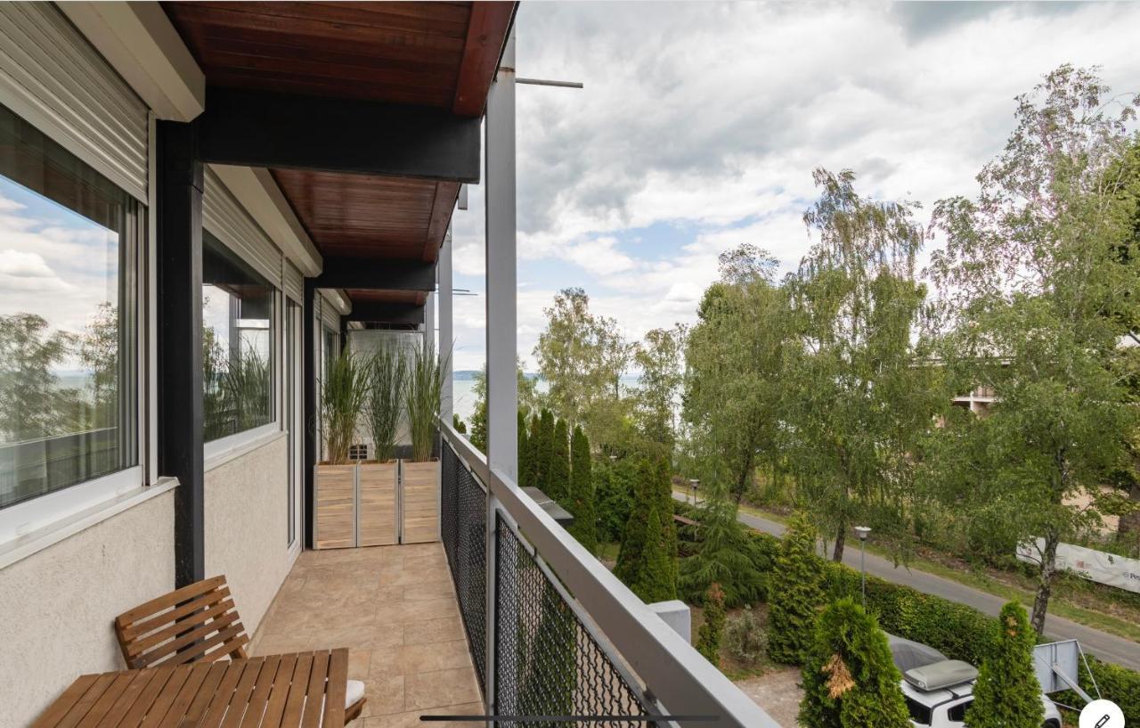 Sinus Premium Aparthotel Сиофок Екстериор снимка