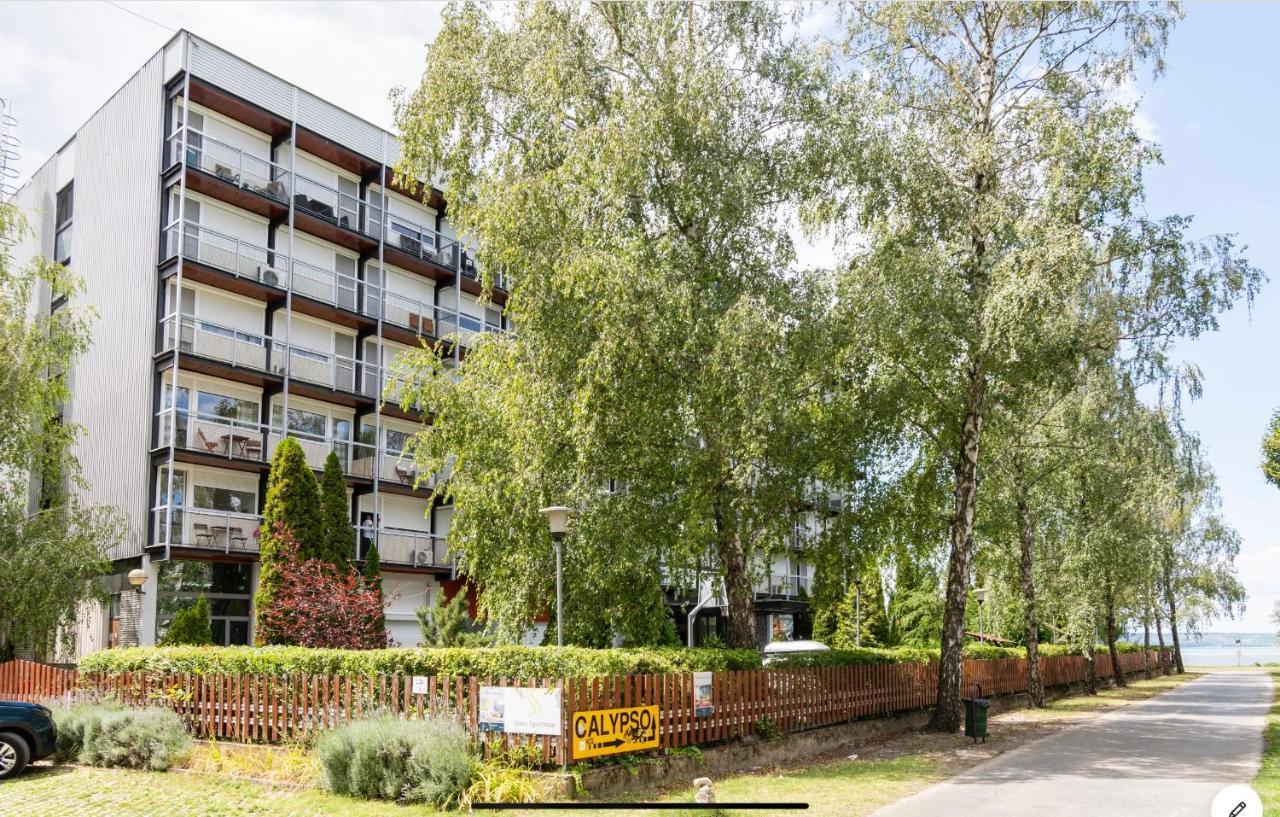Sinus Premium Aparthotel Сиофок Екстериор снимка