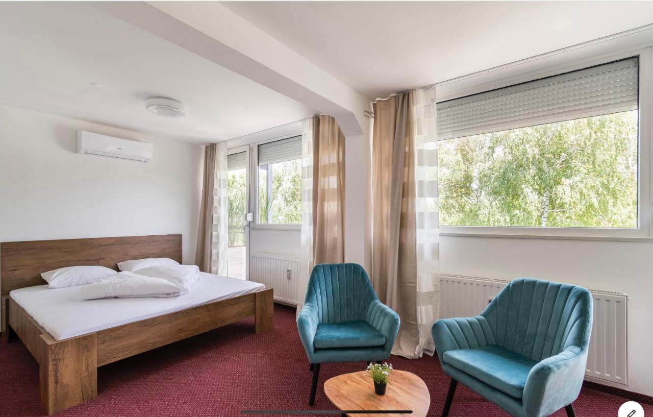Sinus Premium Aparthotel Сиофок Екстериор снимка