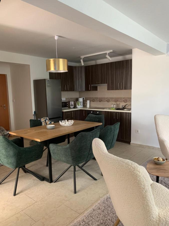 Sinus Premium Aparthotel Сиофок Екстериор снимка